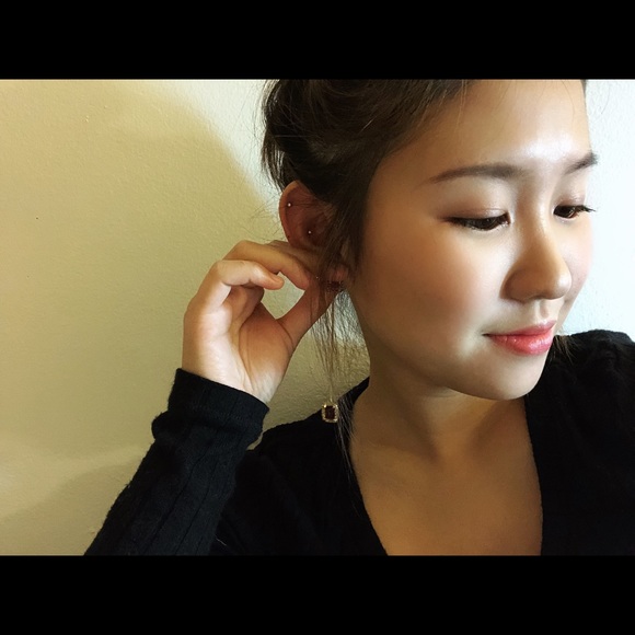 Earring - Picture 2 of 3